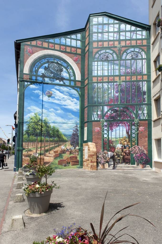 Fresque murale le Parcours des Roses dans la Métropole de Lyon Saint-Priest en France