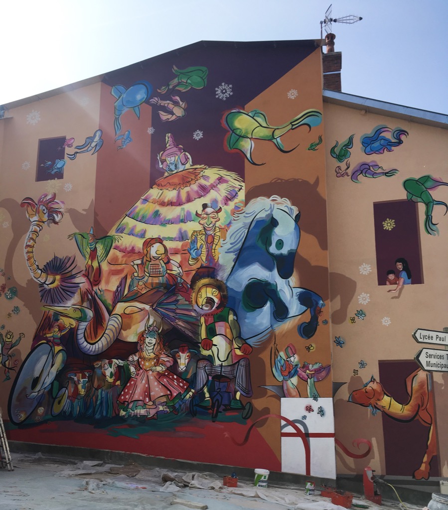 La fresque murale La Fête - Place de la Croix-Rousse - Oyonnax - France